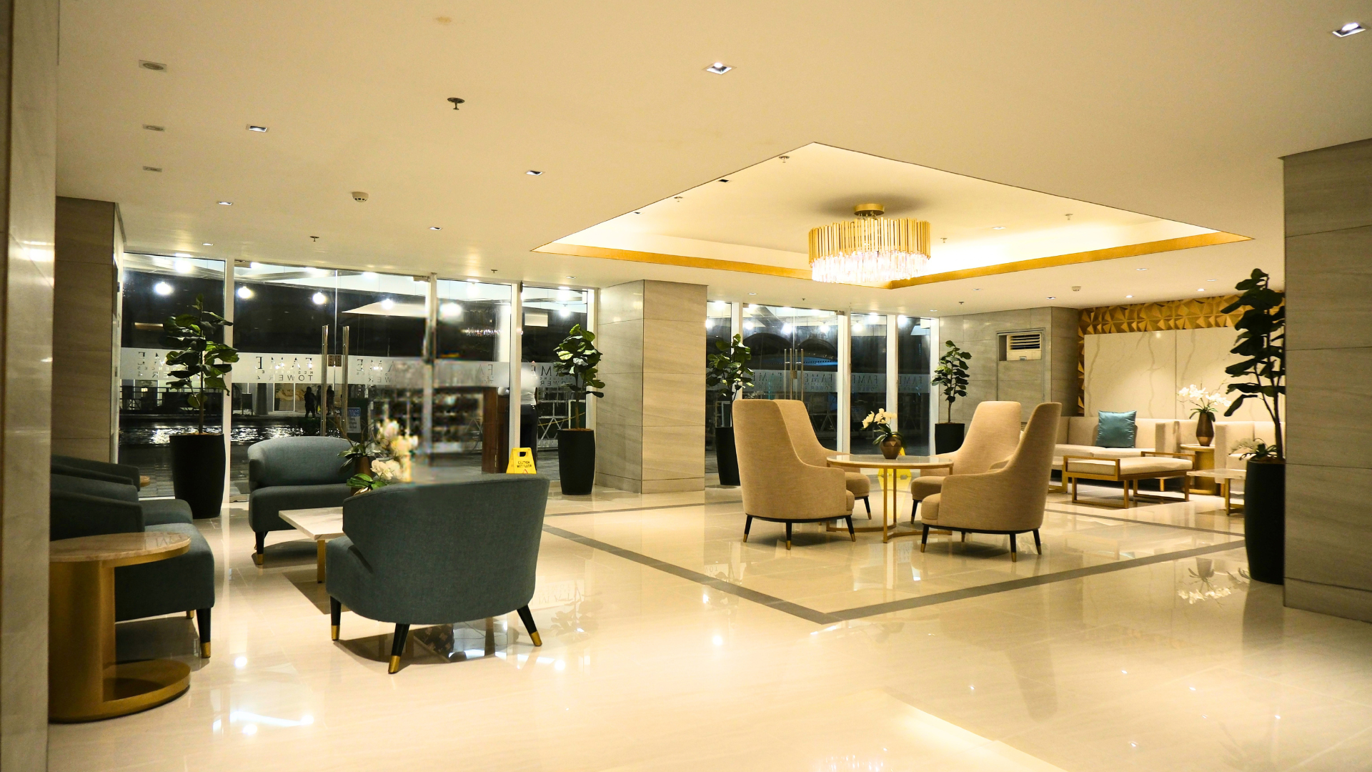 Grand lobby with contemporary seating